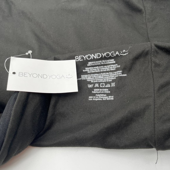 NWT Beyond Yoga Black Infinity Scarf Soft Jersey Pocket Wrap Scarf BRAND NEW - Picture 3 of 9